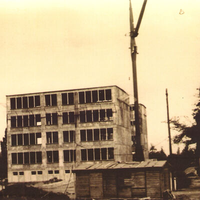 Bild vergr&ouml;&szlig;ern: Schule im Rohbau